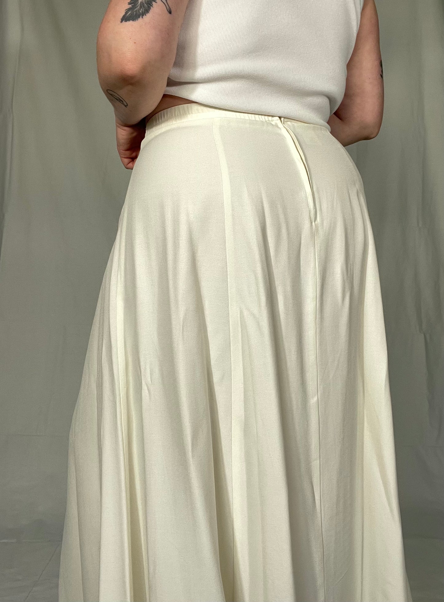 Vintage Classic White Flowy Midi Skirt