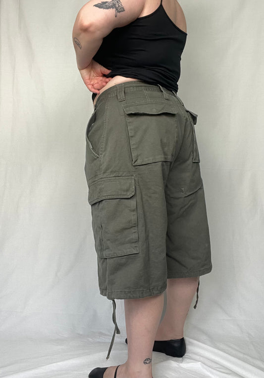 Retro Khaki Green Cargo Short sz 16