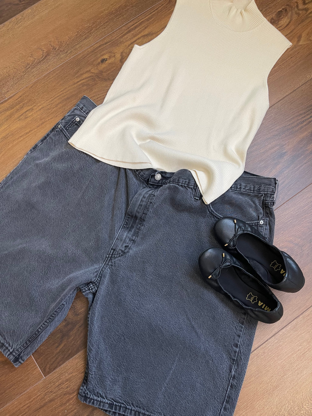 Levi's Washed Black Denim Shorts sz 20-24